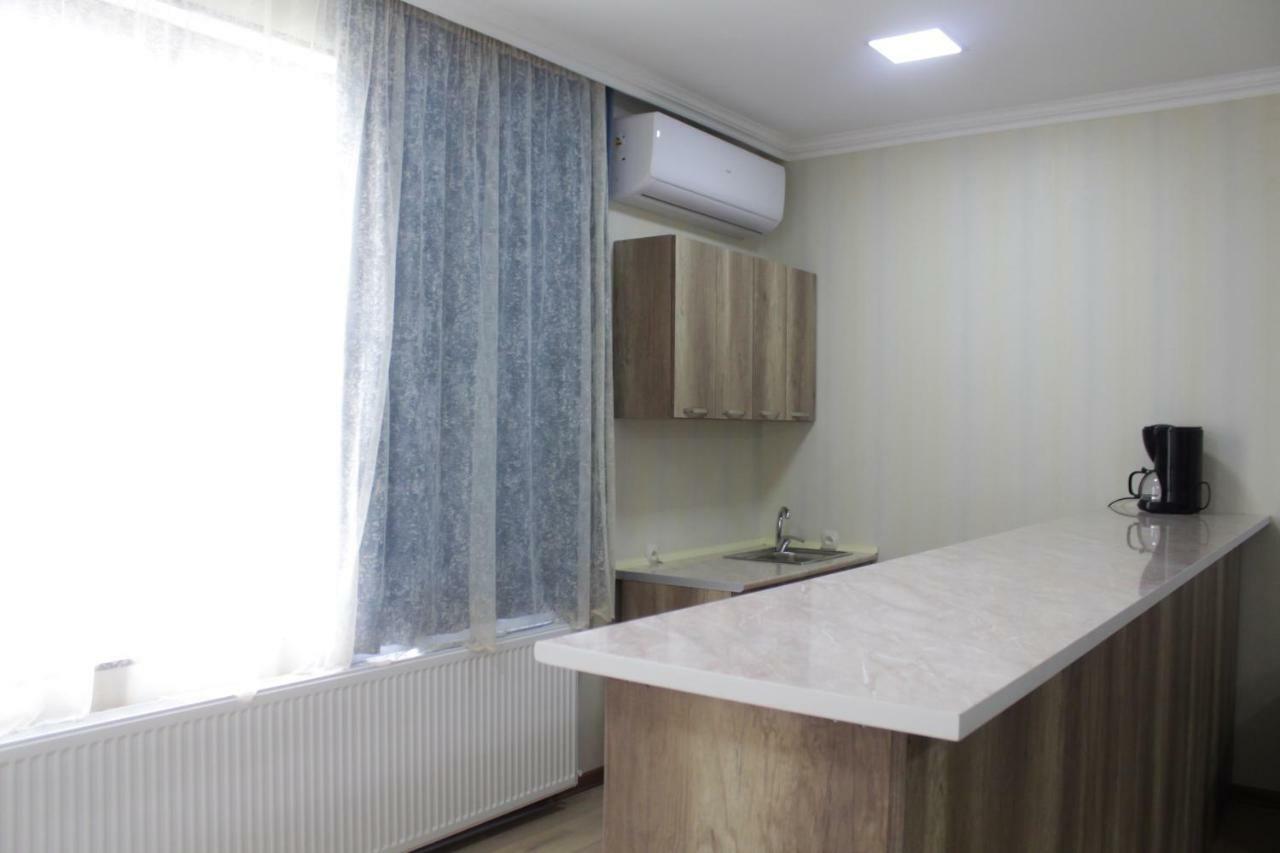 Bagration Hotell Gori Exteriör bild