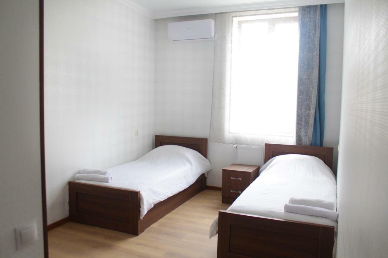 Bagration Hotell Gori Exteriör bild