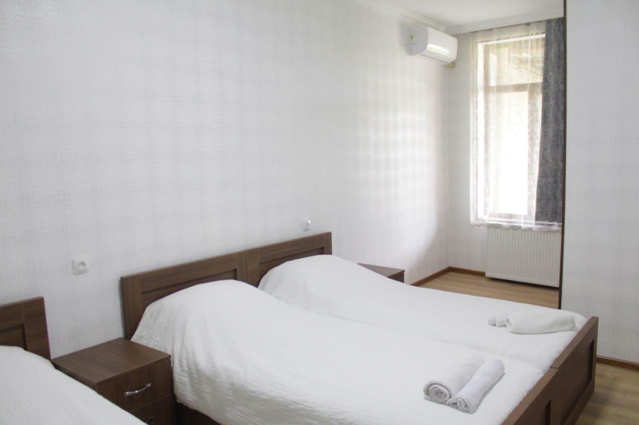 Bagration Hotell Gori Exteriör bild